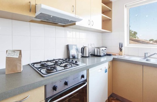 Flemington Apartment | Bright and Modern Pad in Flemington with Parking