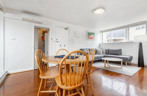 Hawthorn Apartment | Bright and Modern Space with a Balcony and Parking
