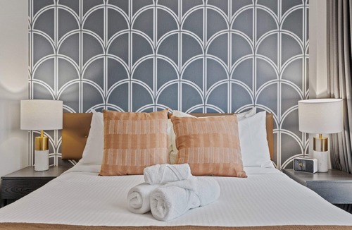 Haymarket Apartment | Bright City Abode Sum