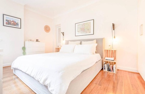 Darling Point Apartment | Bright Harbour Side 1 Bedroom Apartment H456