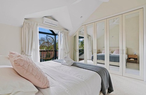 Balmain House | Bright modern home in great location close to City