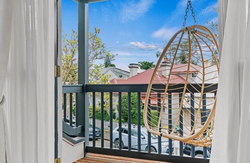 Balmain House | Bright modern home in great location close to City