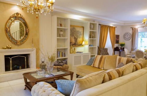 Alepou House | Bright, spacious house with private yard