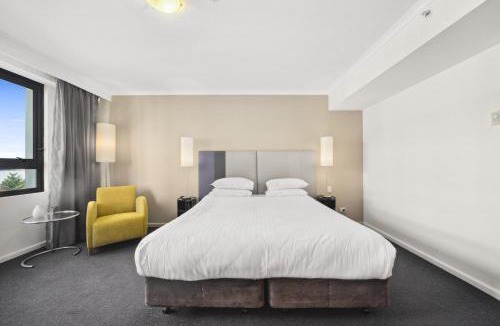 Parramatta Apartment | Bright Studio with Pool Access in Parramatta