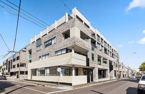 Windsor Apartment | Bright Terrace Unit Next to Chapel St Dining