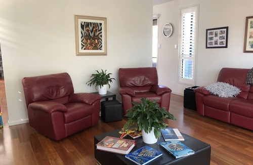 Brighton House | Brighton Beach, Cafe's,Aquatics,House avail for short term rental 25/07-12/10/25