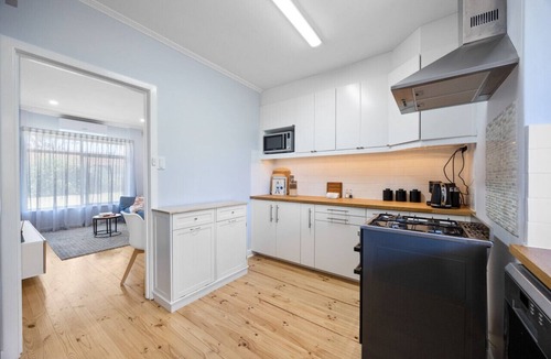 Brighton Apartment | Brighton Breeze Retreat - 1BR, parking, Wifi