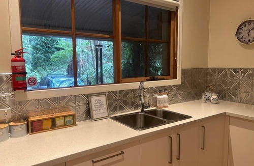 Mount Dandenong Cabin | Brook Cottage: Private rainforest with river
