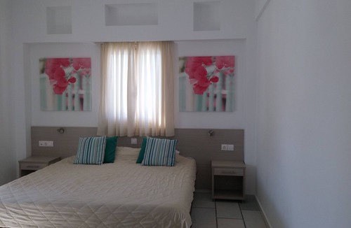 Ios Town Hotel | Brothers Hotel Deluxe Double room.