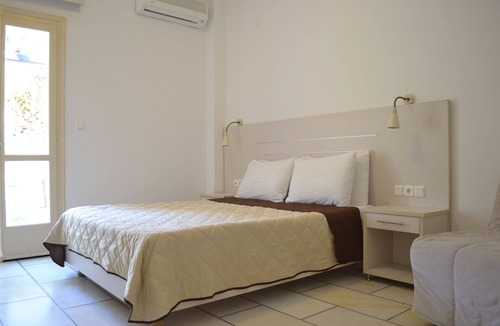 Ios Town Hotel | Brothers Hotel Deluxe Double room.