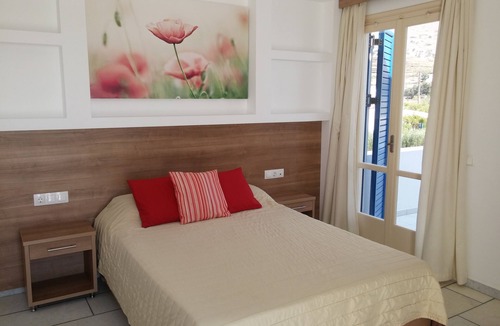 Ios Town Hotel | Brothers Hotel Deluxe Double room.