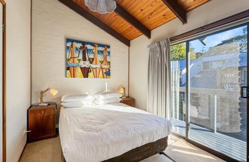 Broulee House | 'Broulee Break' -2-Bed Beach House with Games Room