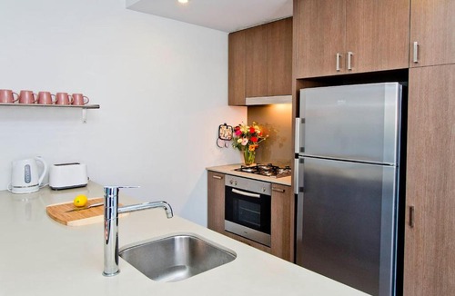 Brunswick Apartment | Brunswick 2 bedrooms w/ Air Conditioning + Balcony