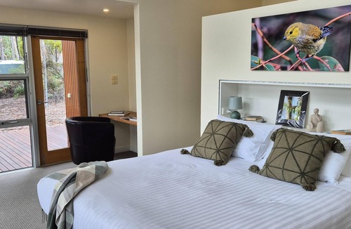 South Bruny Cottage | Bruny Bay House - Bruny Bay House: A Luxurious Escape Between Two Bays!