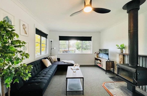 Armidale Villa | Bubble tent - Glamping + 3 Bedrooms house