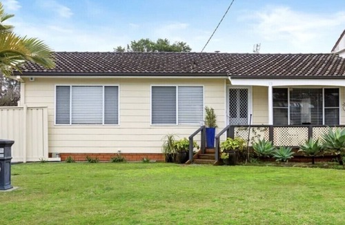 Budgewoi House | Budgewoi home between 2 Lakes & 5 minutes from Budgewoi Beach