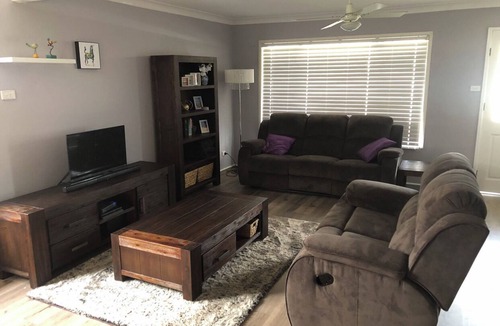 Budgewoi House | Budgewoi home between 2 Lakes & 5 minutes from Budgewoi Beach