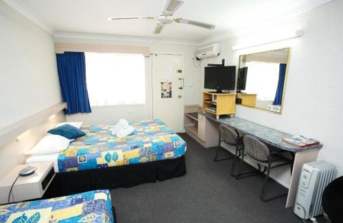 Svensson Heights Hotel | Bundaberg Coral Villa Motor Inn
