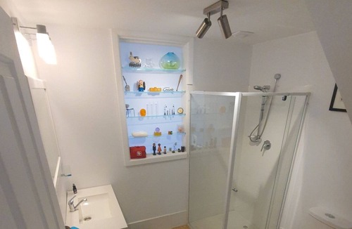 Bundeena Apartment | Bundeena Funky Flat. Close to everything Bundeena has to offer.