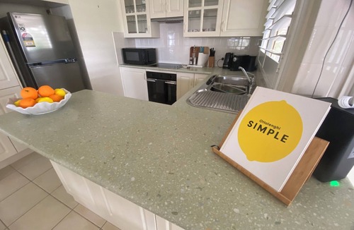 Coolangatta House | Bungalow by the River - Water views, stones throw from River - Pet-Friendly!