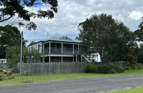 Shoalhaven Heads House | Bungalow by the River