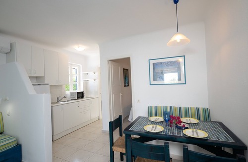 Agios Ioannis House | Bungalow 'Estia House' with Shared Pool, Wi-Fi and Air Conditioning