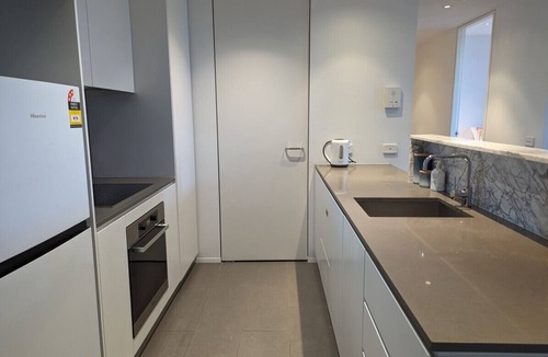 Capital Hill Apartment | Burbury Bonanza @ Barton!