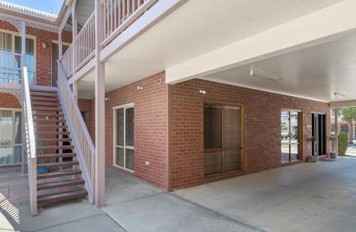 Swan Hill Hotel | Burke And Wills Motor Inn Swan Hill