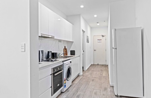 Burwood Apartment | Burwood 1Br apt nearTrain/Shopping street parking