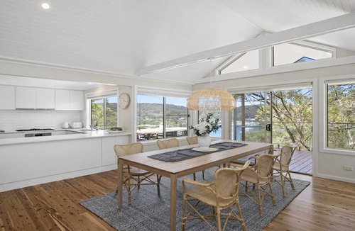 Hardys Bay House | Bush Retreat with Bayviews at Pretty Beach