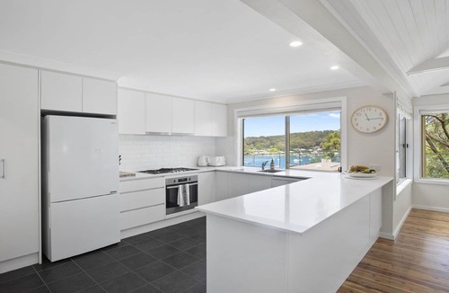 Hardys Bay House | Bush Retreat with Bayviews at Pretty Beach