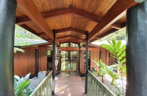 Cow Bay House | BUTTERFLY BEND - 3 Bedroom Daintree Beach House