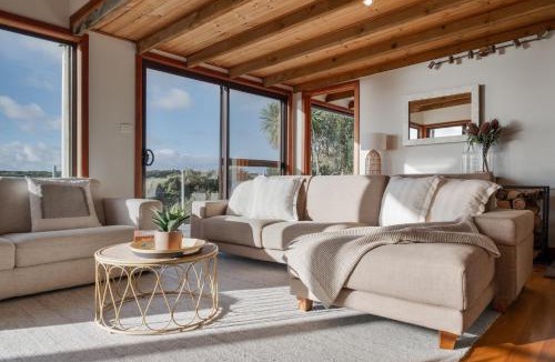 Bungaree House | Buttons By The Beach - beach house on King Island