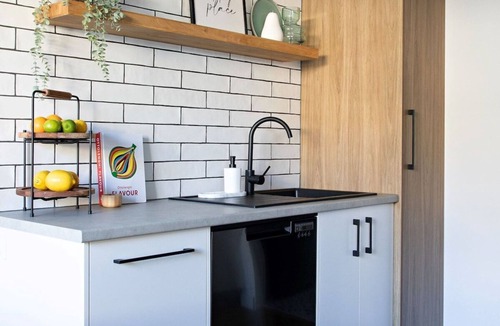 Batehaven Apartment | By the Bay Batehaven: King, Queen, 2 x Singles