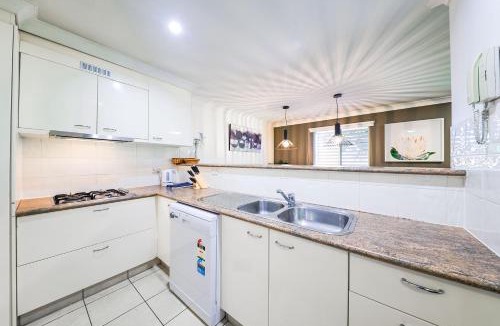 Sunnybank Hills House | Calamvale Business or Holiday like Home
