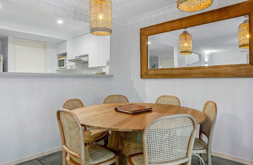 Byron Bay Villa | Calinda Sol 11 - all of Byrons favourite cafes, beaches and stores all within 5 min