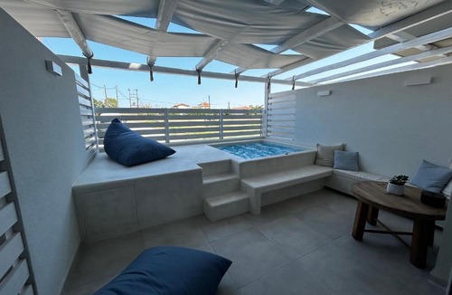 Paralia Dionysiou Apartment | Calliopes by the sea boutique suites