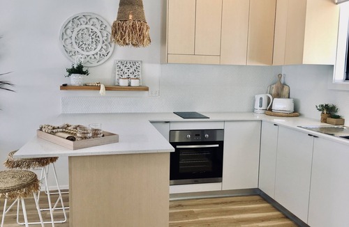 Merewether Apartment | Calm and coastal self contained unit in the heart of Merewether