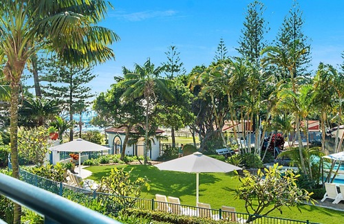 Coolangatta Apartment | Calypso Plaza Resort Unit 215 Motel Style room on Coolangatta beachfront with Wi-Fi Inc.