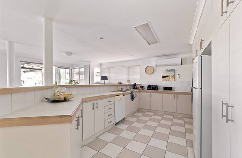 Halls Head House | Cambria Whole House Private Jetty -Family & Pet Friendly