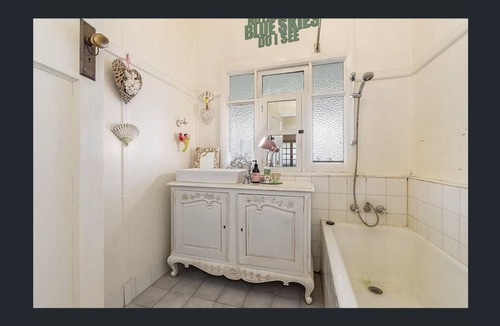 James Creek House | Cameron House a home with character and charm opposite the Clarence river