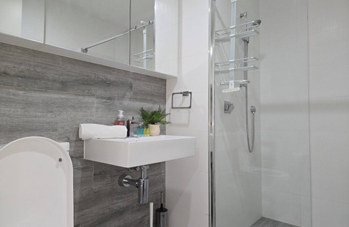 Camperdown Apartment | Camperdown one 08 Close to bus stop & SYD CBD easy