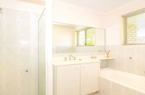 Banksia Beach House | CANAL HOLIDAY HOME!!