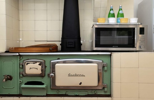 Bowral House | Canary Cottage - opposite Bowral County Club