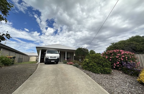 Kingscote House | CandE on Wheelton-Centrally Located Holiday Getaway Home in Kingscote!