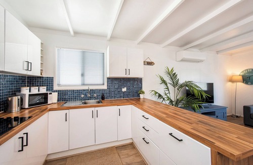 Lancelin House | Captains Retreat - Coastal Vibe