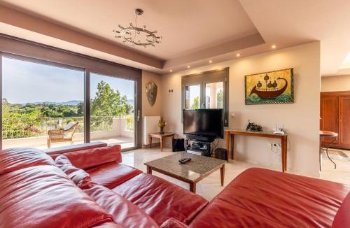 Trifylia Villa | Captivating 3 BR Villa 360º Sea & Mountain Views - Near Kyparissia, Messinias