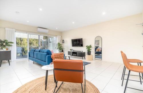 Lyneham Apartment | Captivating 3BR 2BA APT close to Shopping - Hosted by Canstay