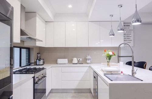 Edmondson Park House | Captivating 5BR Pet Friendly Home with Fully Fully Equiped Kitchen And Fast WIFI