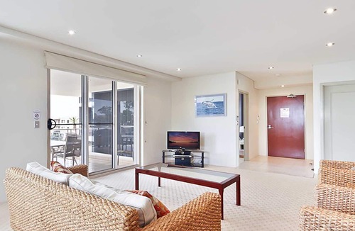 Nelson Bay Apartment | Carrington, 8 15 Government Road - spacious unit with air conditioning, lift, secure parking and close to town